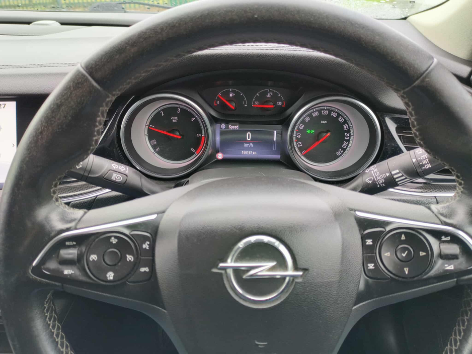 2018 Opel Insignia - image 10