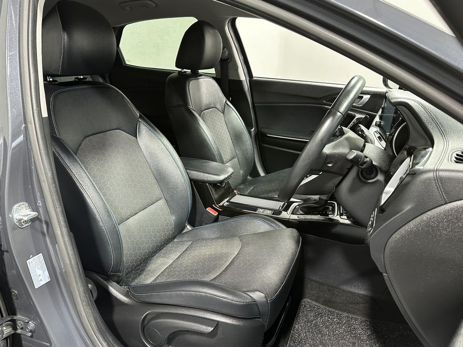 2023 Kia XCeed - image 10