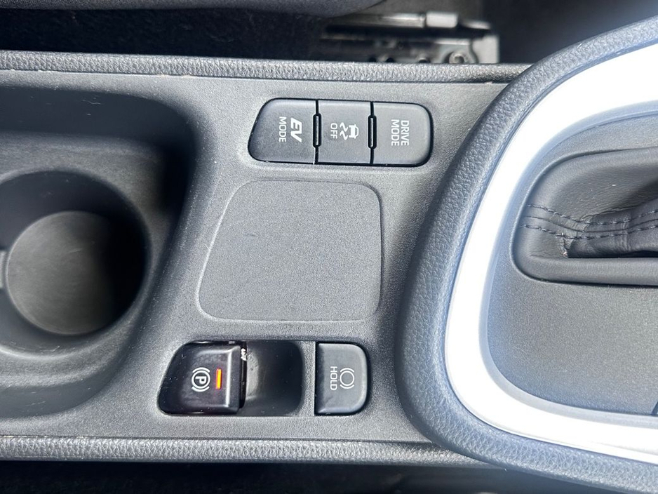 2024 Toyota Yaris Cross - image 30