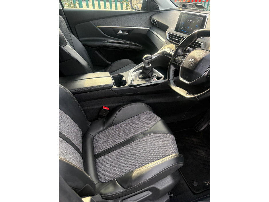 2019 Peugeot 3008 - image 9