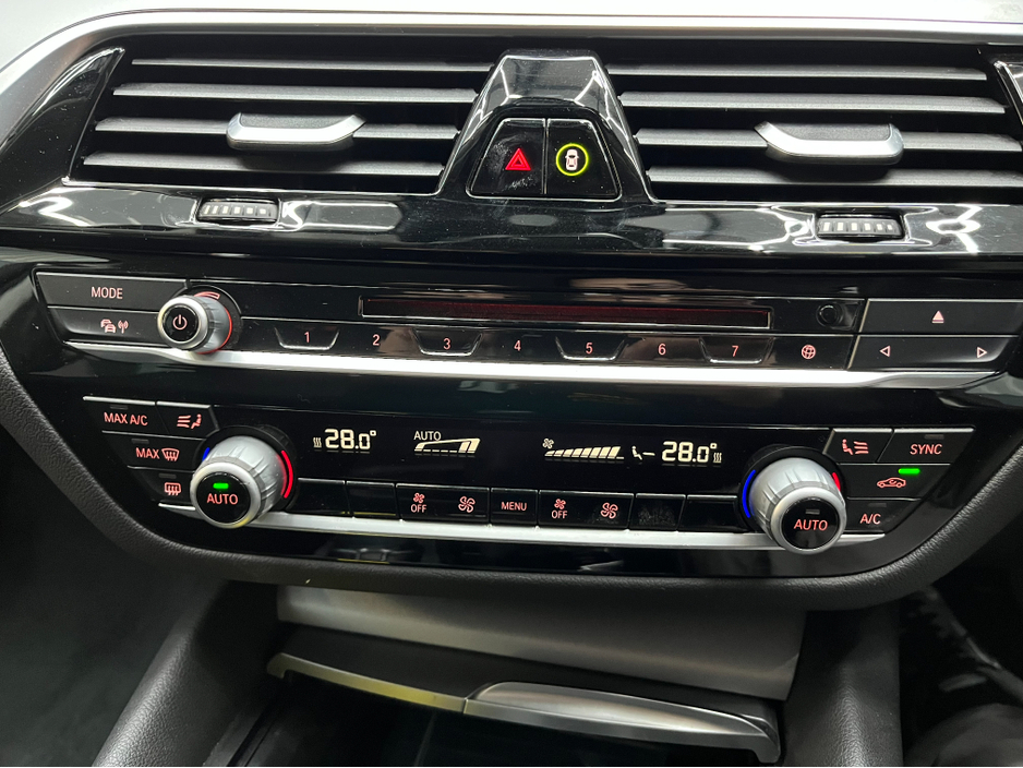 2017 BMW 5 Series - image 23