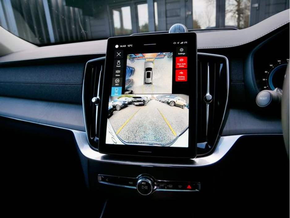 2025 Volvo XC90 - image 22