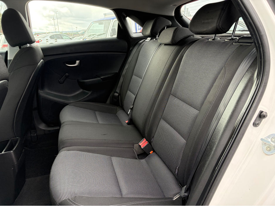 2014 Hyundai i30 - image 9