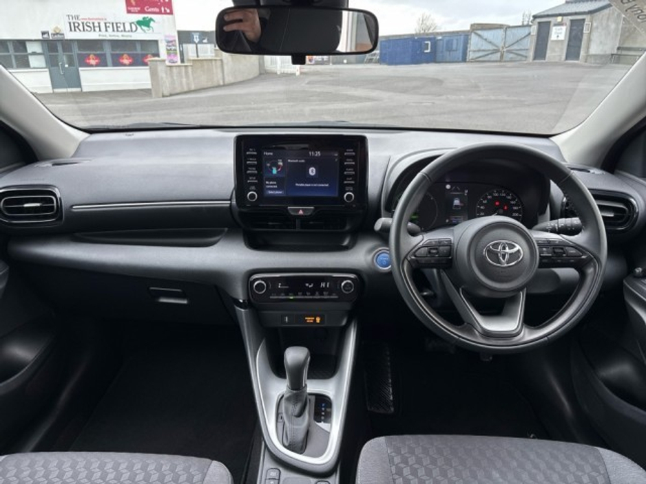 2024 Toyota Yaris - image 12
