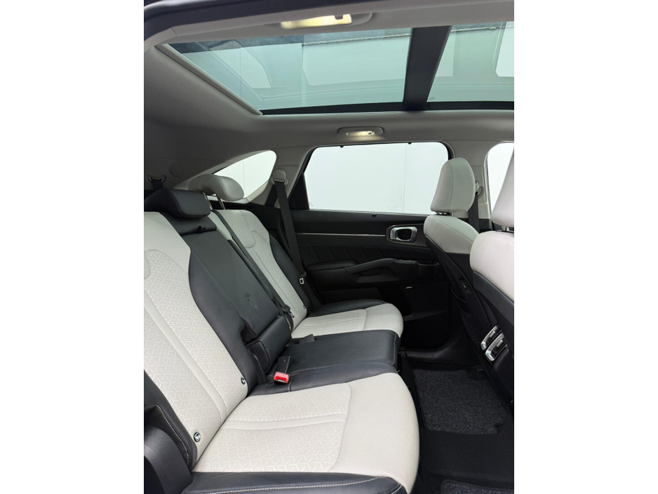 2021 Kia Sorento - image 8