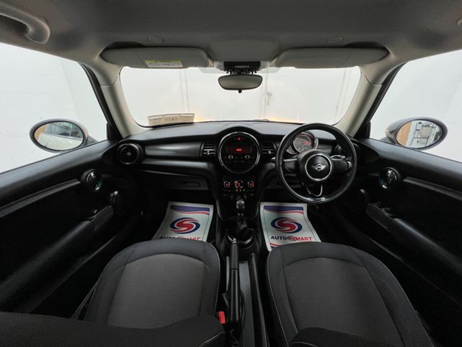 2017 MINI Cooper D - image 18