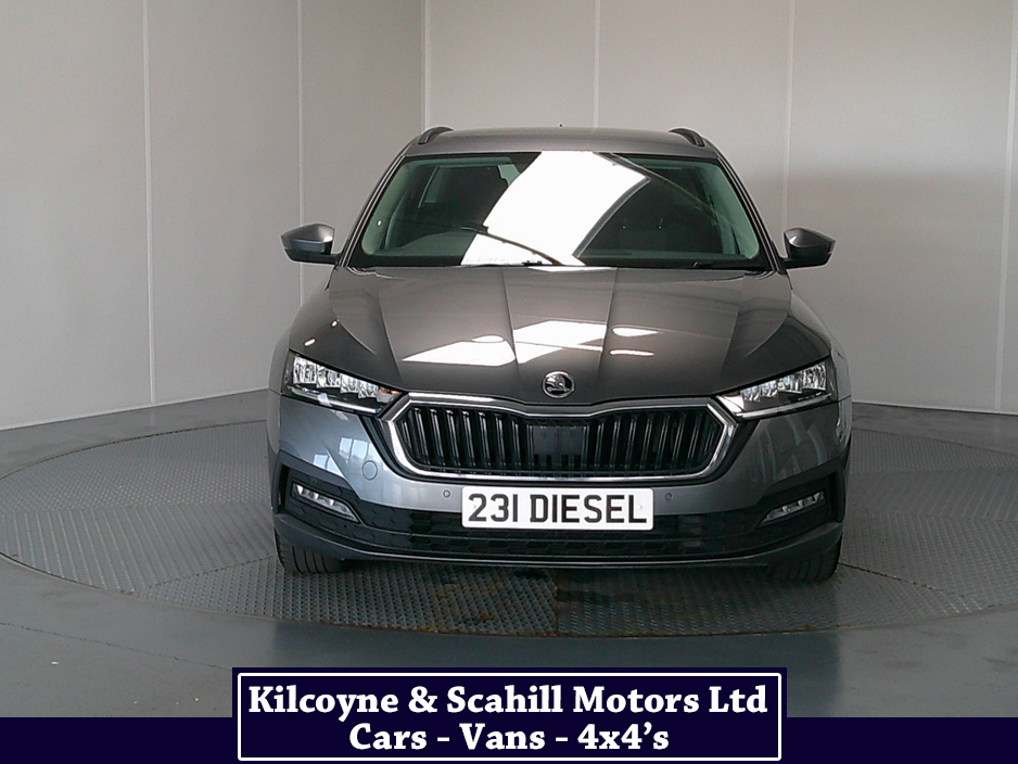 2023 Skoda Octavia - image 2