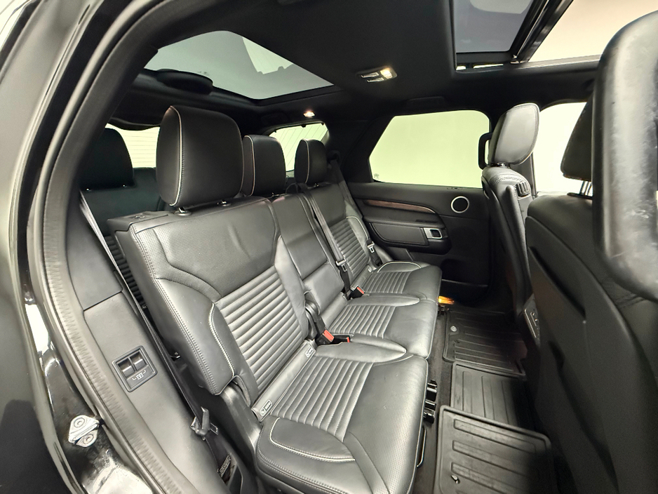 2020 Land Rover Discovery - image 18