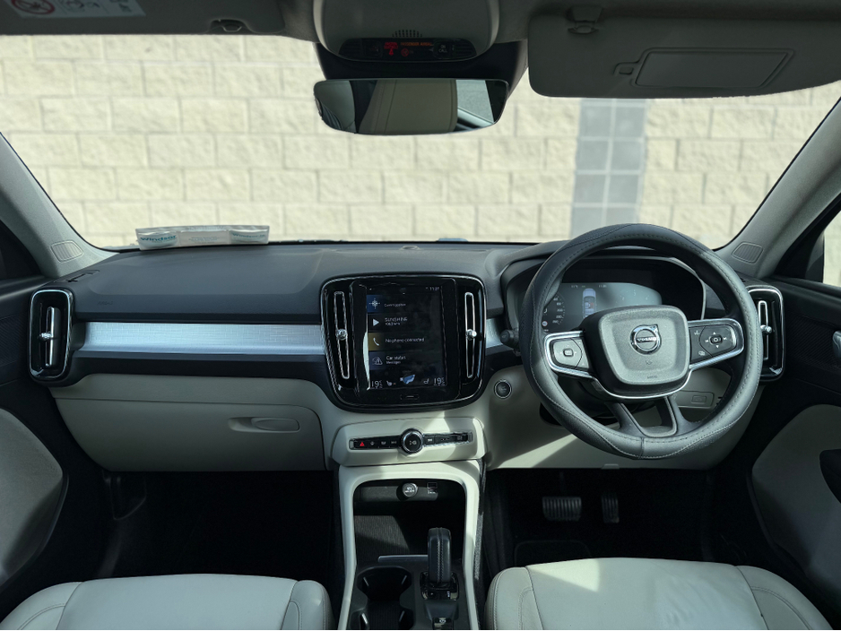 2018 Volvo XC40 - image 10
