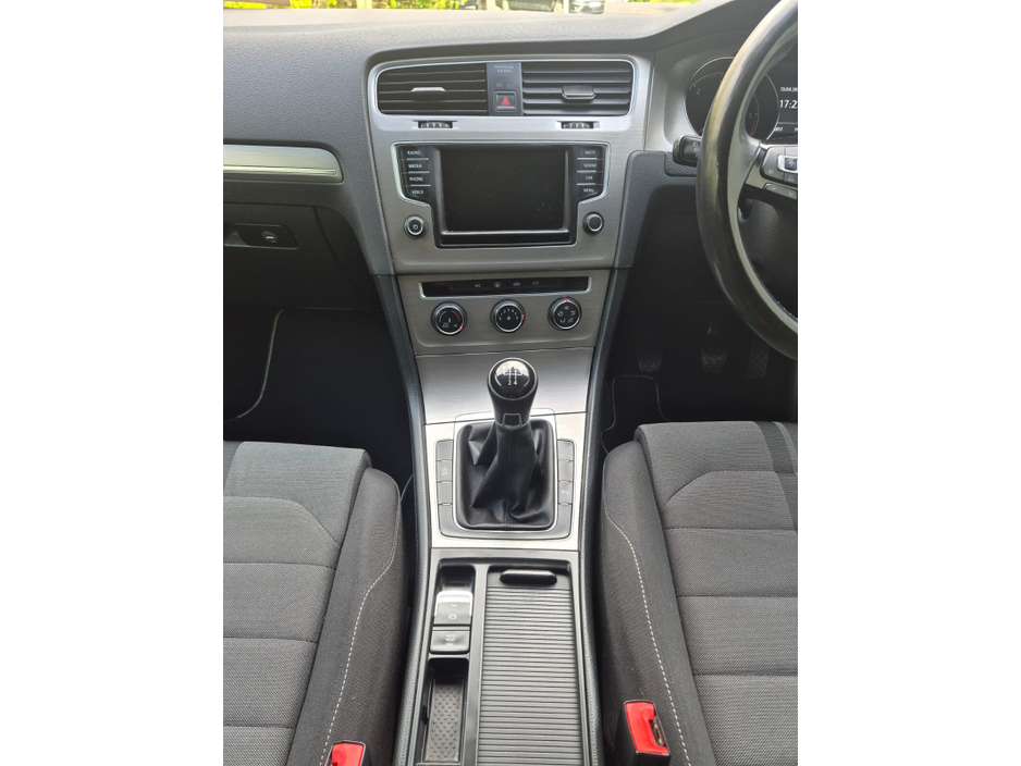 2016 Volkswagen Golf - image 20