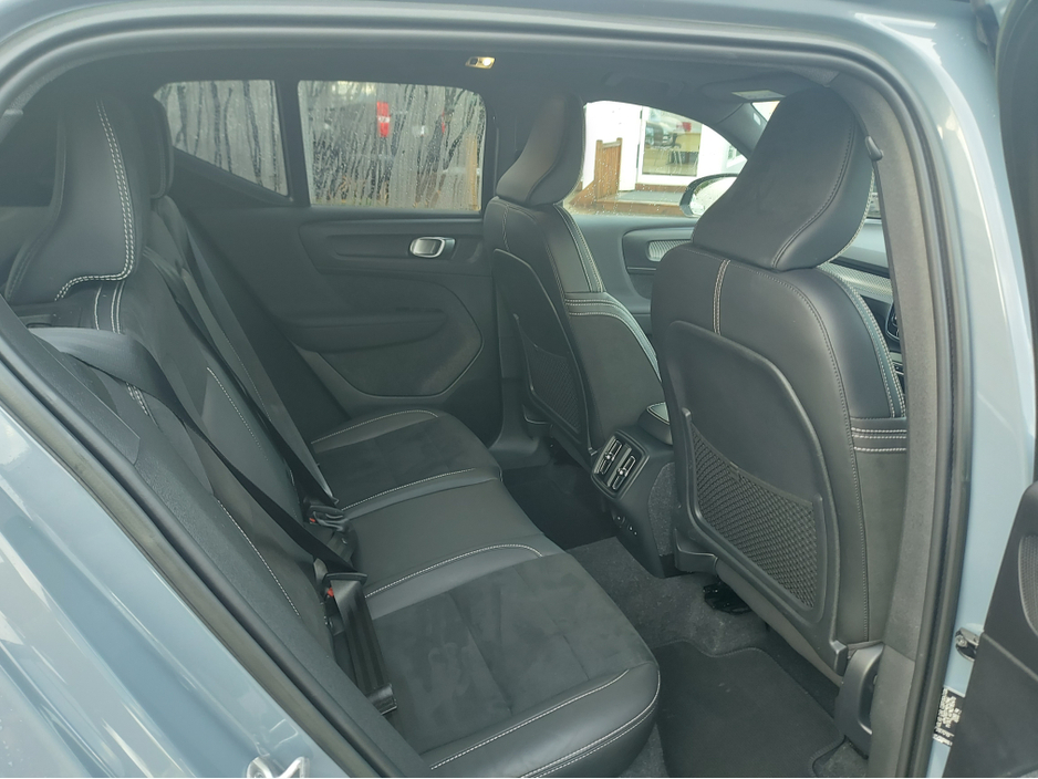 2023 Volvo XC40 T2 P R-DESIGN MAN 5DR €39,950
