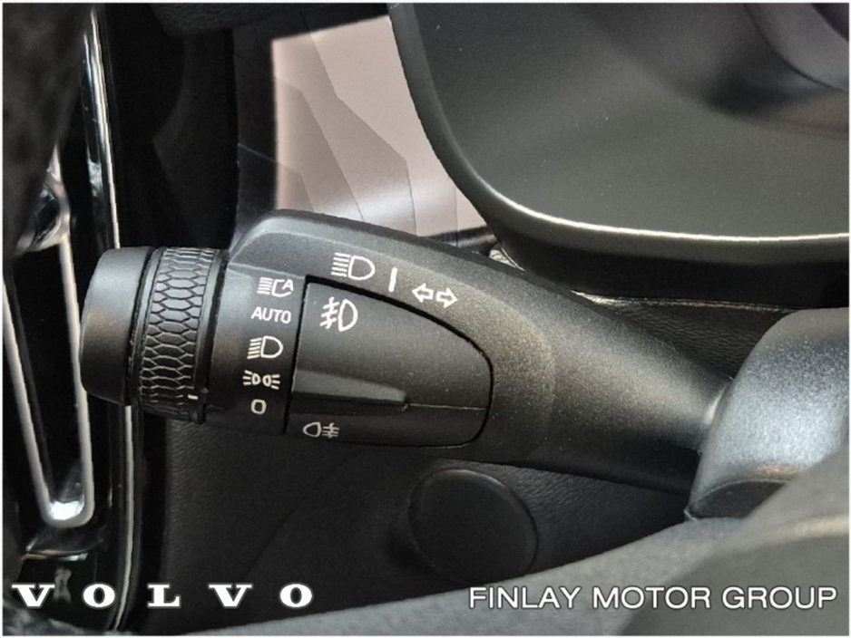 2023 Volvo XC40 - image 14