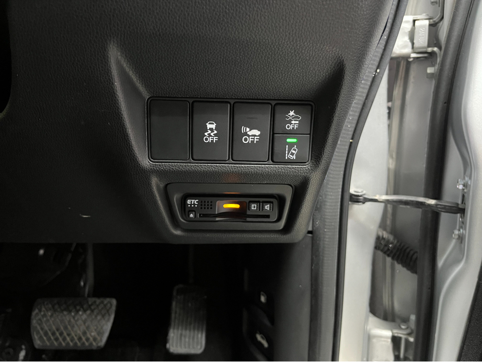 2018 Honda Stepwagon - image 11