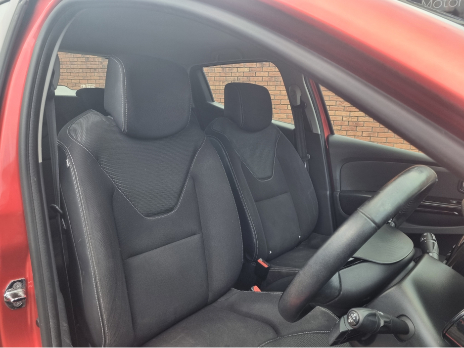 2014 Renault Clio - image 11