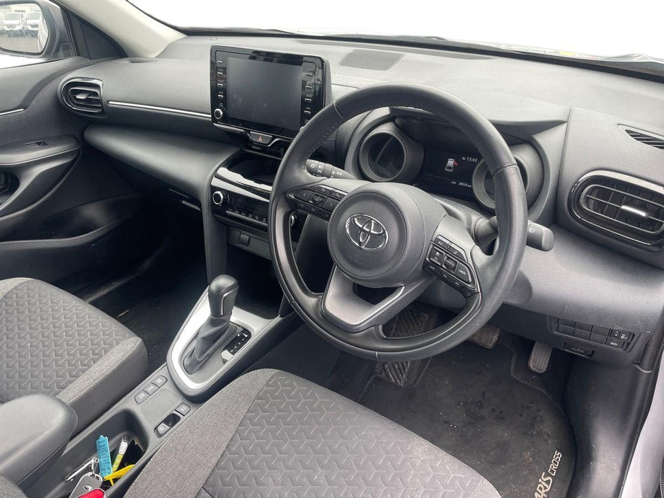 2023 Toyota Yaris Cross - image 5