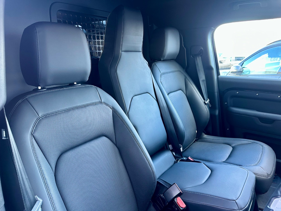 2025 Land Rover Defender - image 6