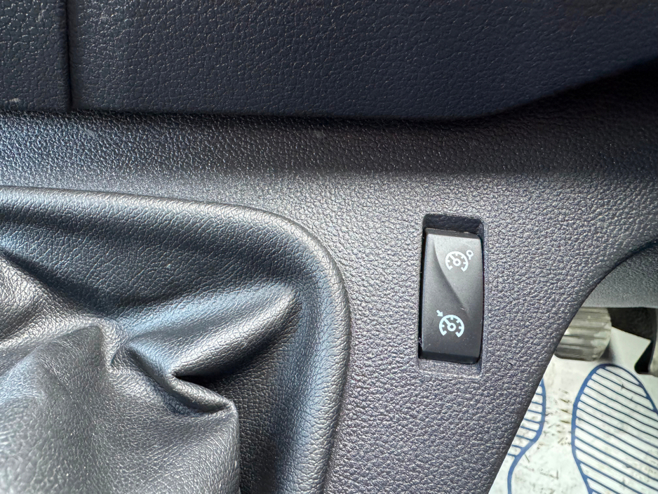 2022 Renault Master - image 21