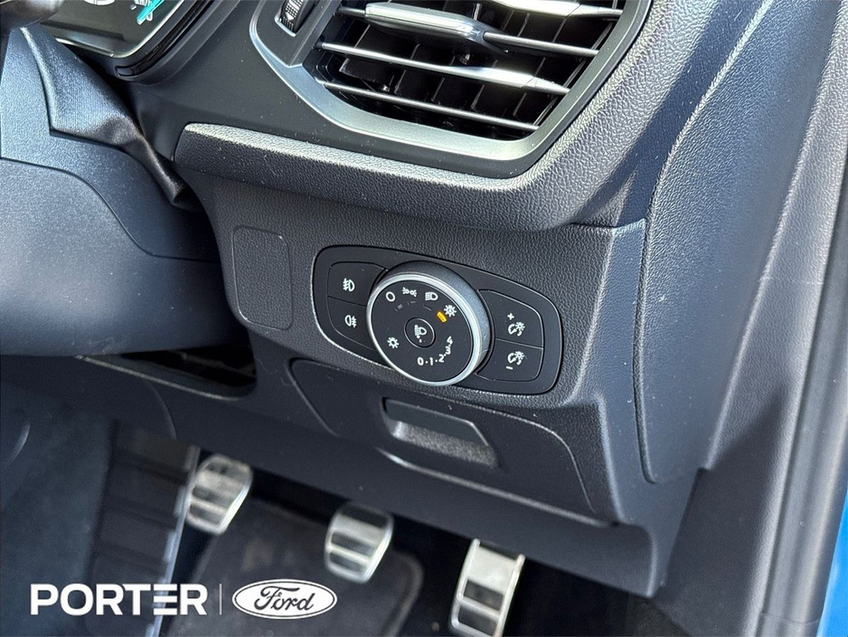 2020 Ford Focus - image 22