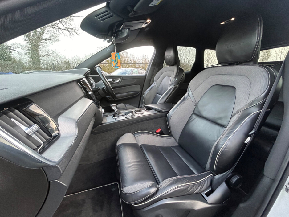 2020 Volvo XC60 - image 9