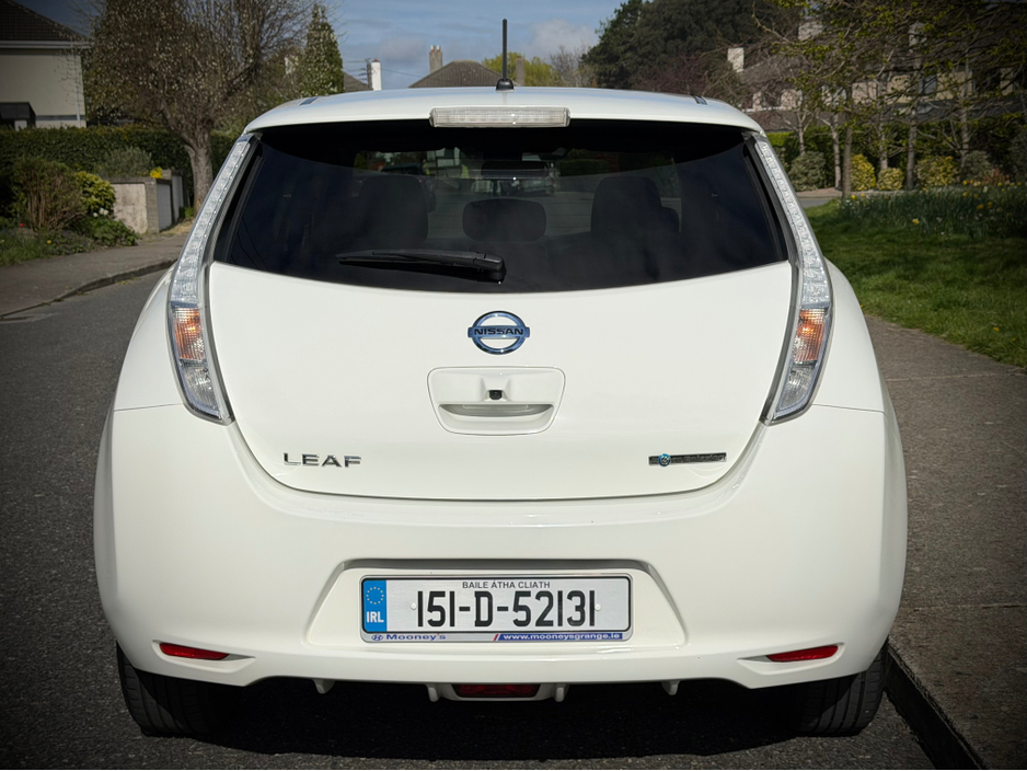 2015 Nissan Leaf - image 6