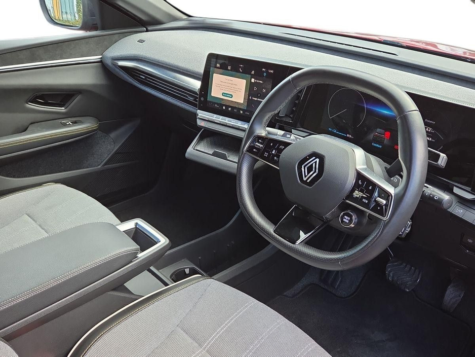 2024 Renault Megane E-Tech - image 6