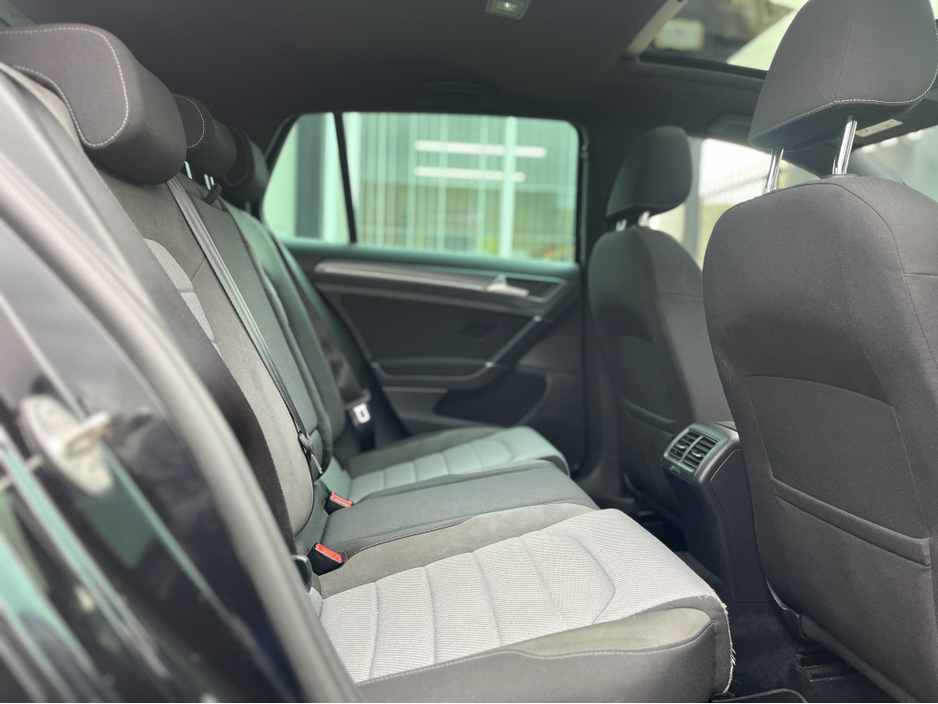 2016 Volkswagen Golf - image 16