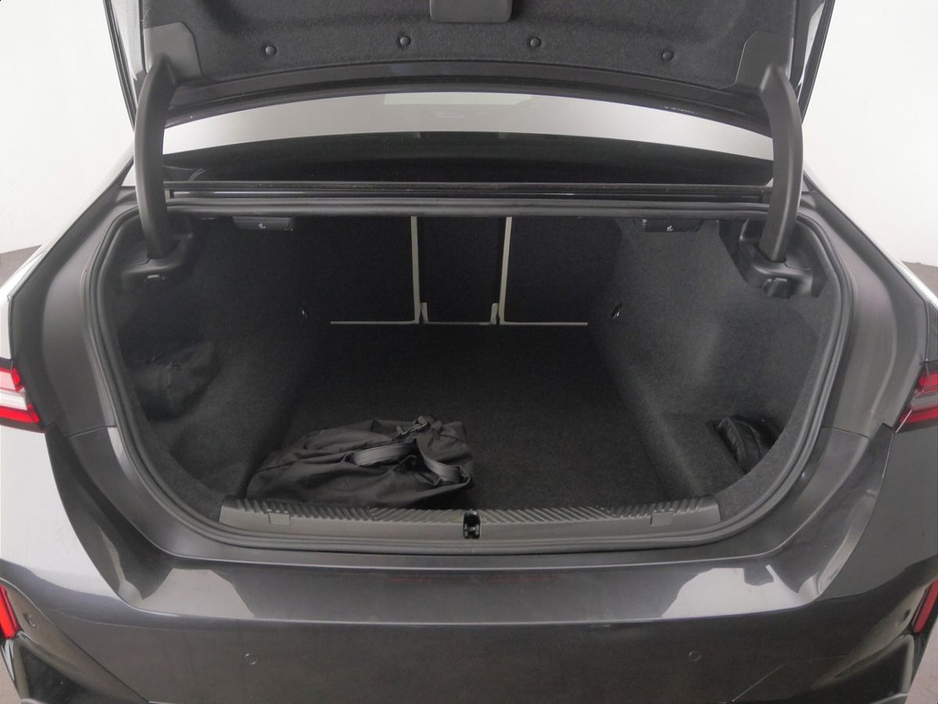 2024 BMW 5 Series - image 13