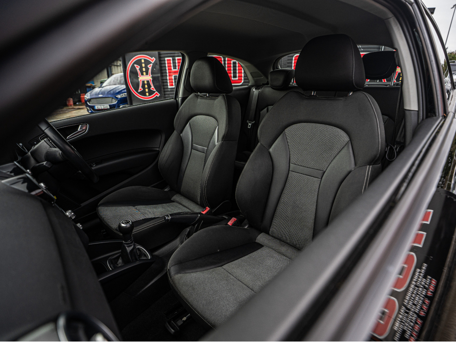 2015 Audi A1 - image 26