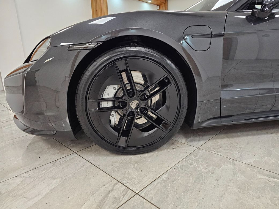 2025 Porsche Taycan - image 3