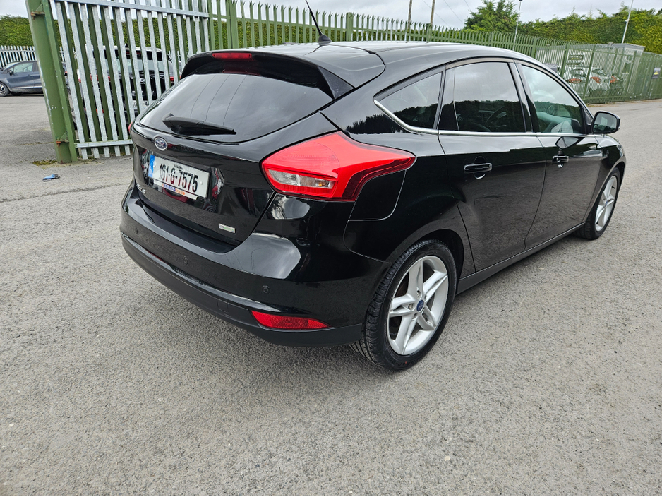 2016 Ford Focus - image 4