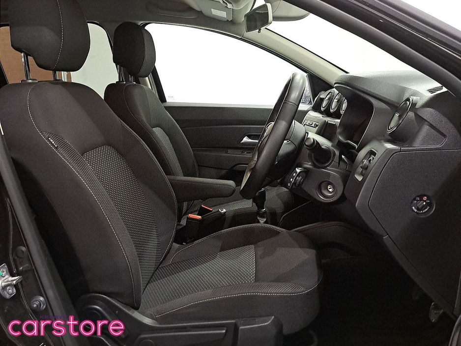 2019 Dacia Duster - image 12