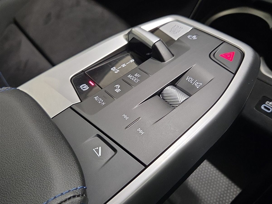 2025 BMW X1 - image 10