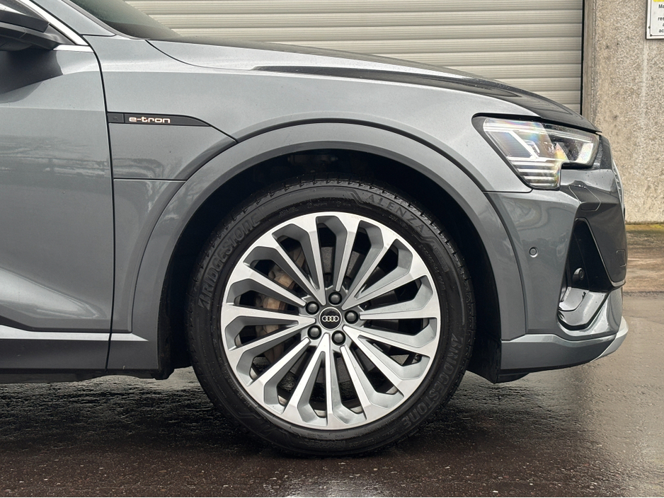 2021 Audi e-tron - image 9