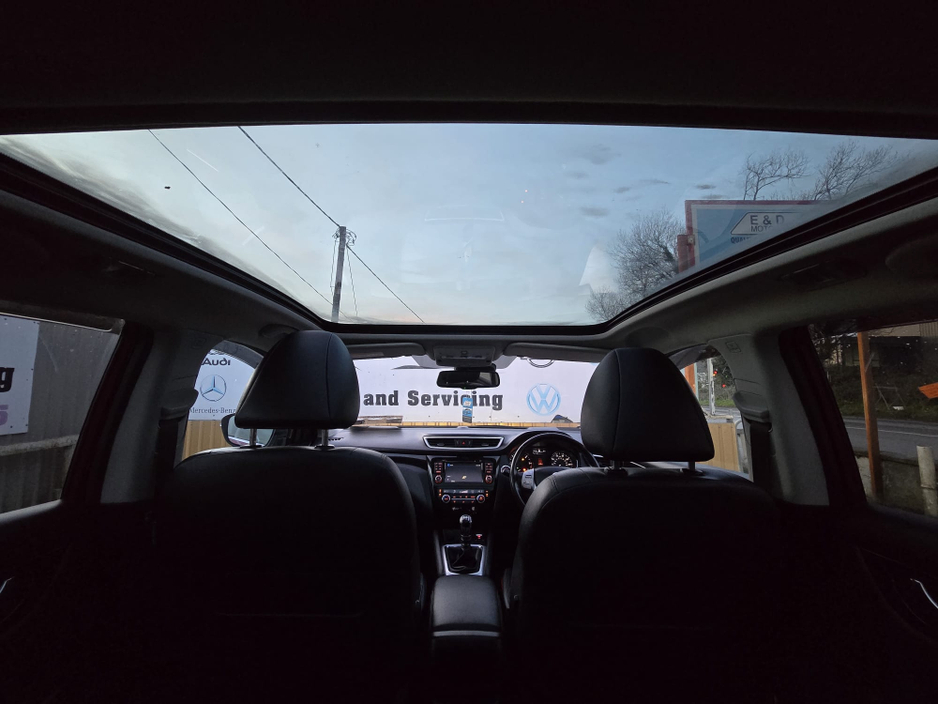 2016 Nissan Qashqai - image 2