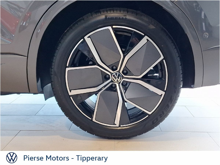 2026 Volkswagen Touareg - image 7