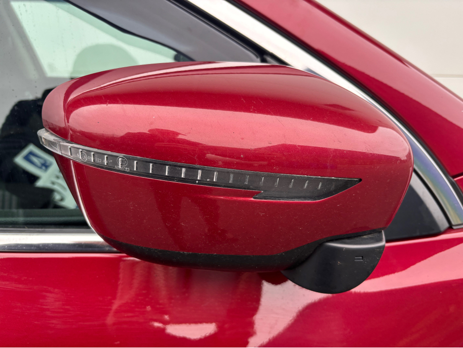 2018 Nissan Qashqai - image 3