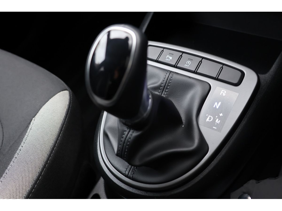 2023 Hyundai i10 - image 13