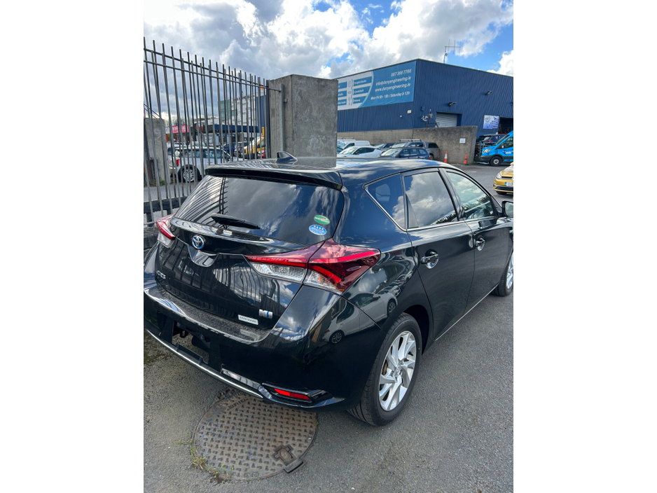 2016 Toyota Auris - image 7