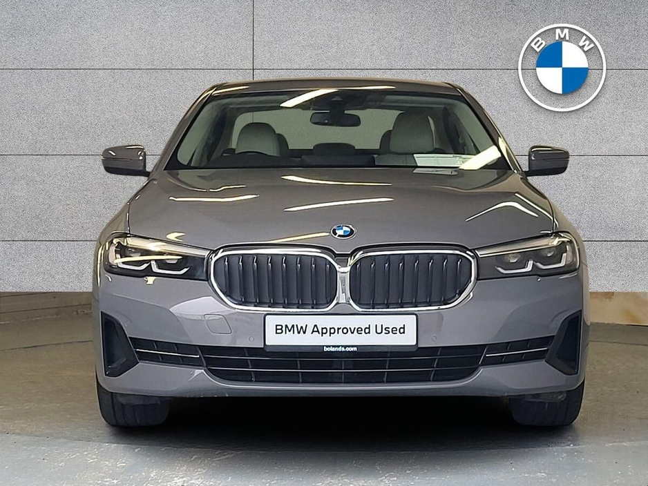 2022 BMW 5 Series - image 16