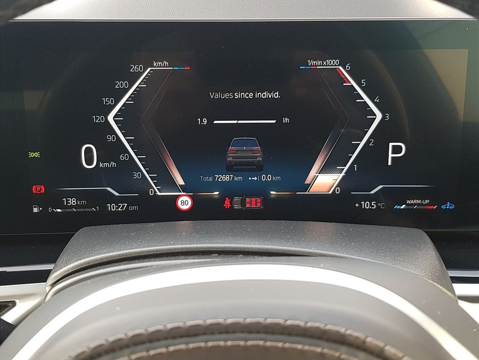 2023 BMW X7 - image 9