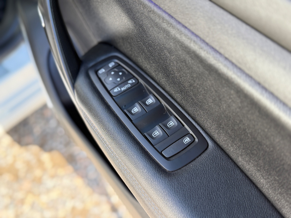 2017 Renault Megane - image 19