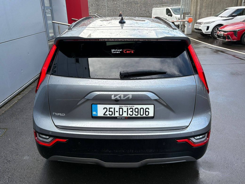 2025 Kia Niro - image 11