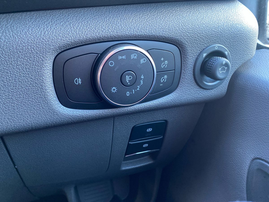 2025 Ford Transit - image 15