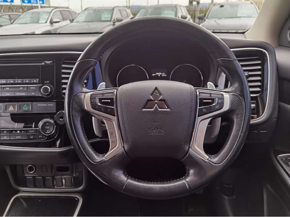 2015 Mitsubishi Outlander - image 14