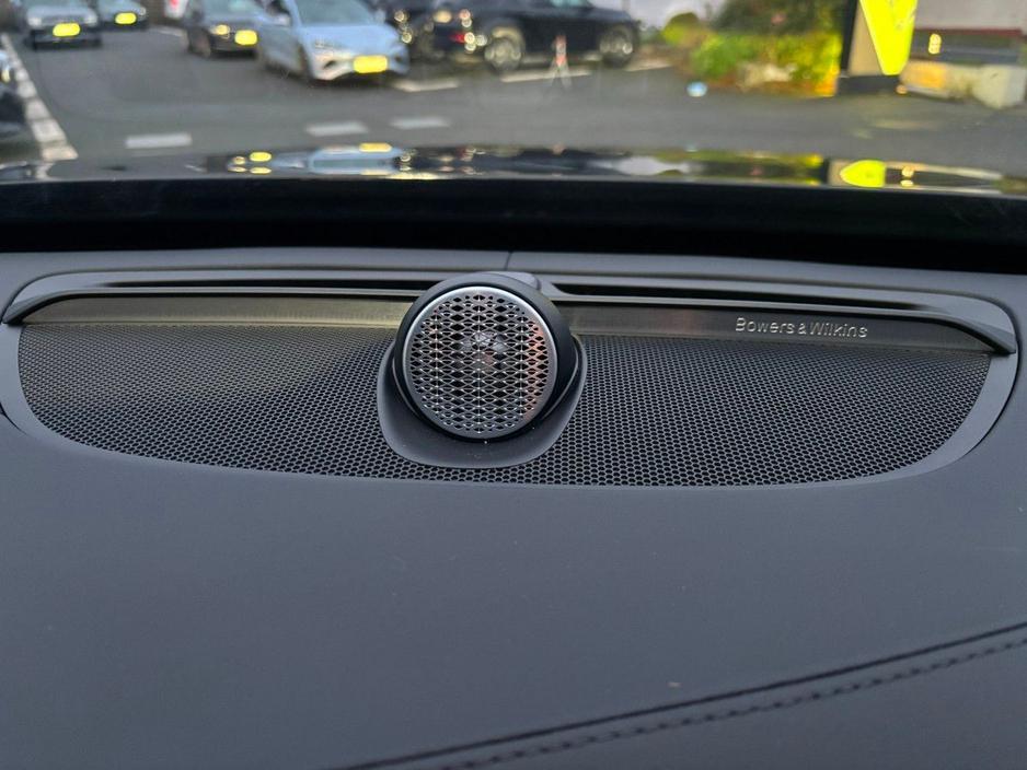 2025 Volvo XC90 - image 21