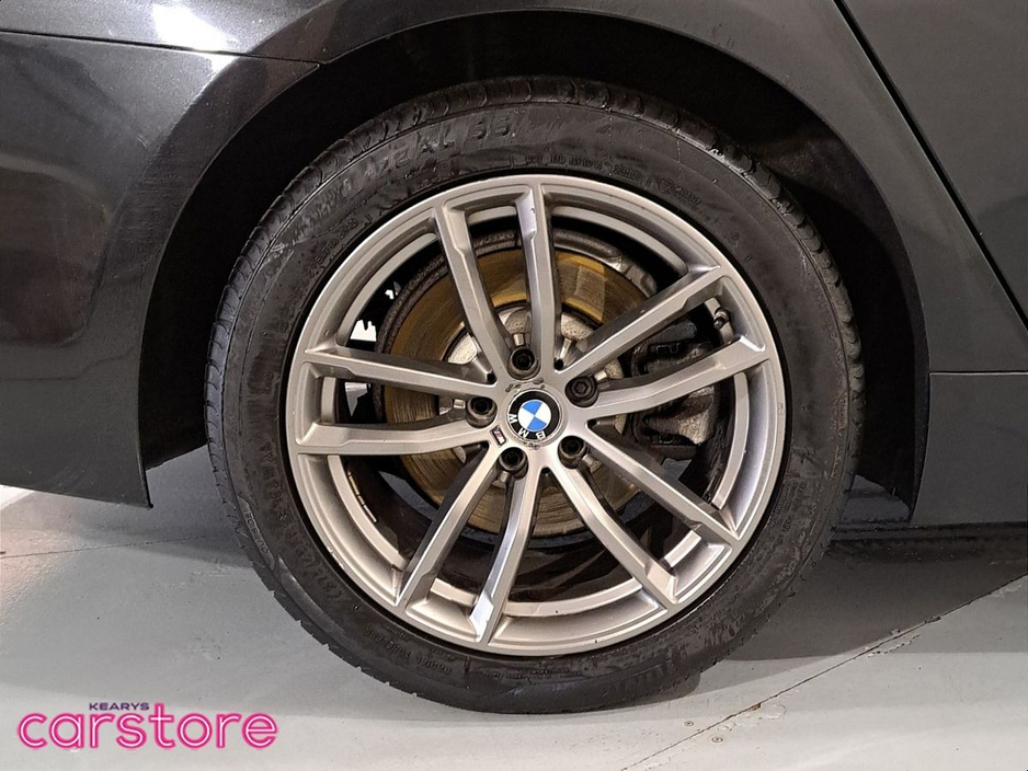 2017 BMW 5 Series - image 14