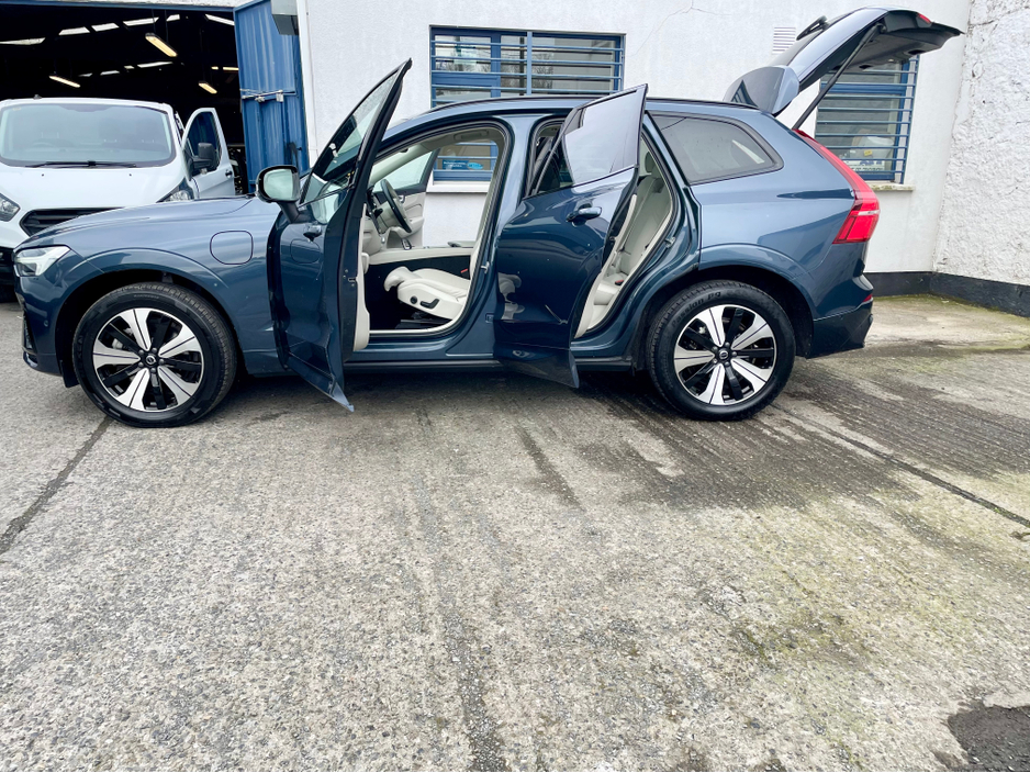 2023 Volvo XC60 - image 31