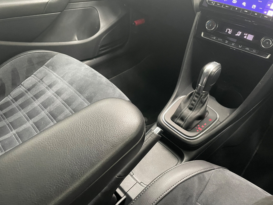 2016 Volkswagen Polo - image 25