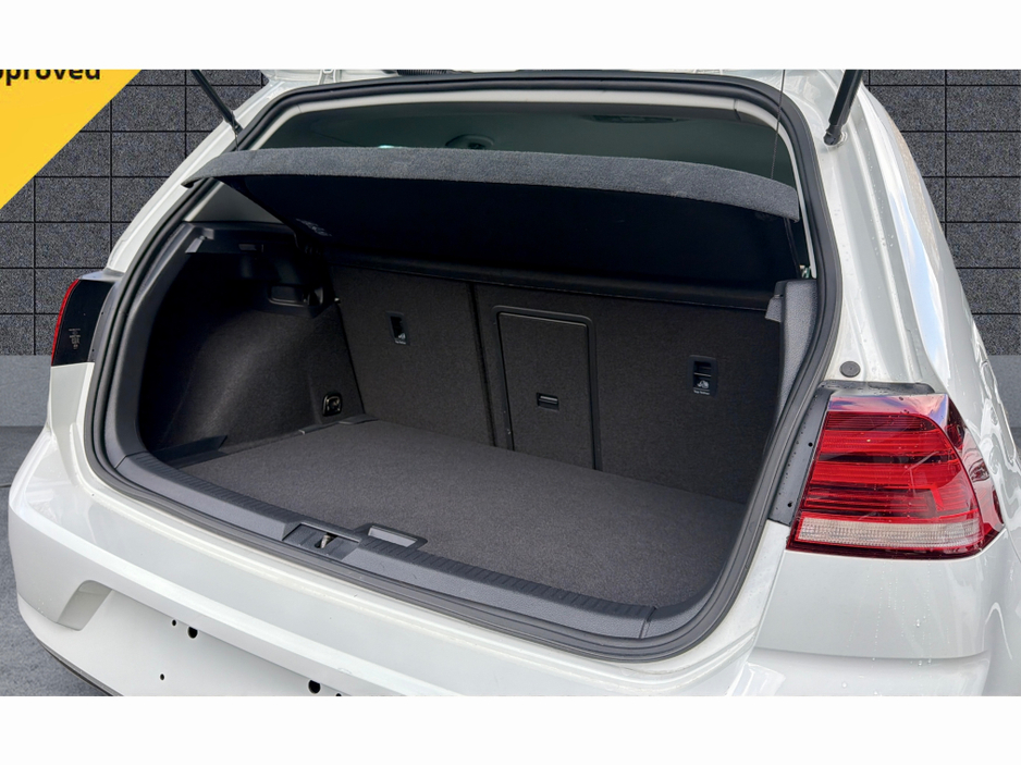 2017 Volkswagen Golf - image 31