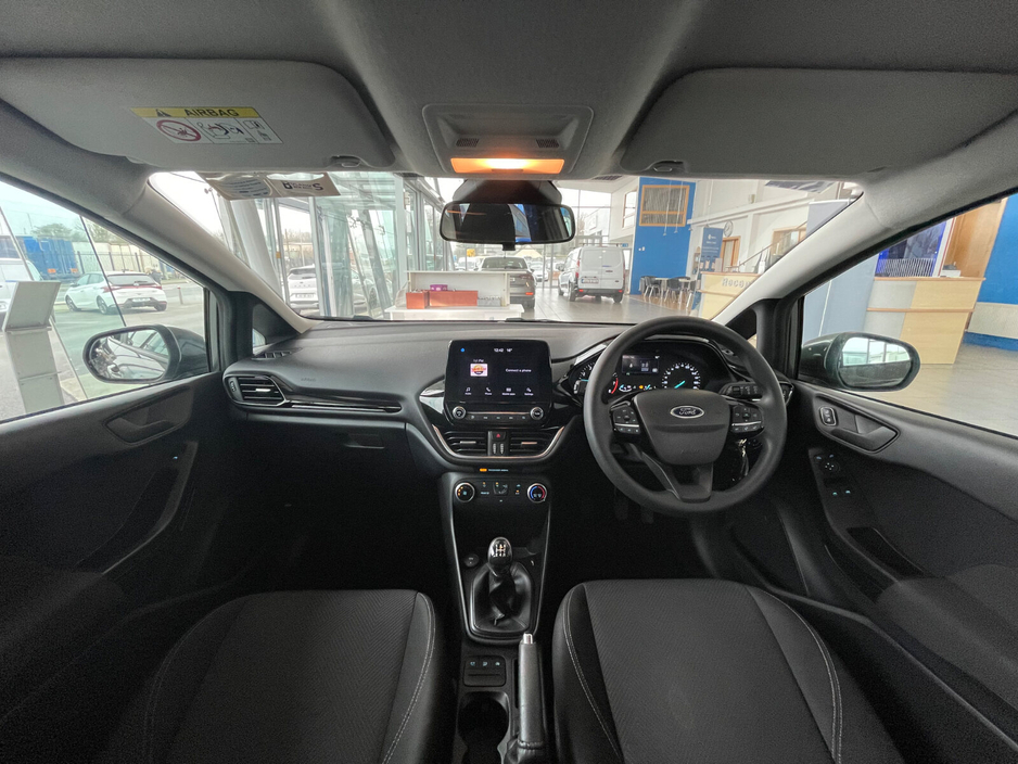 2022 Ford Fiesta - image 13